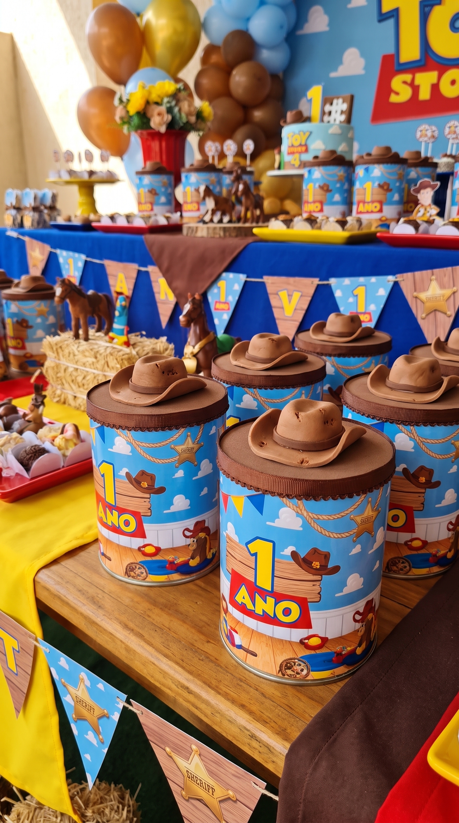 Potes personalizados para festa com tema Toy Story
